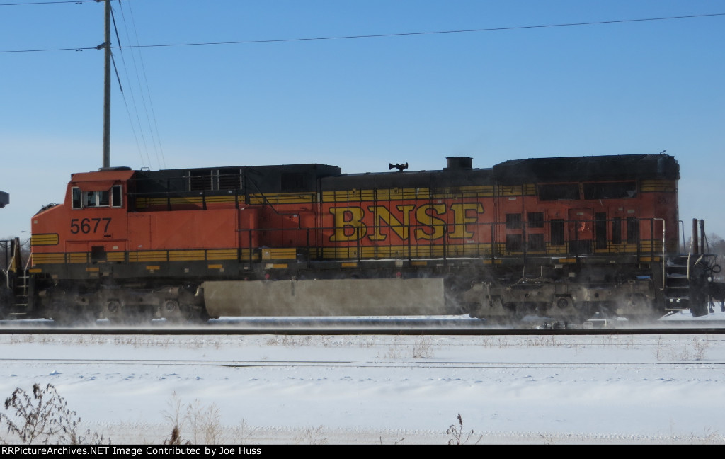 BNSF 5677